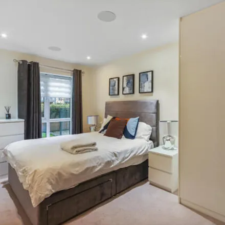 Image 2 - Constantine House, Boulevard Drive, London, NW9 5HF, United Kingdom - Apartment for sale