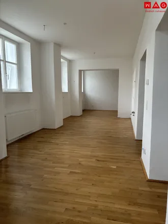 Rent this 3 bed apartment on Wels in Vogelweide, 4