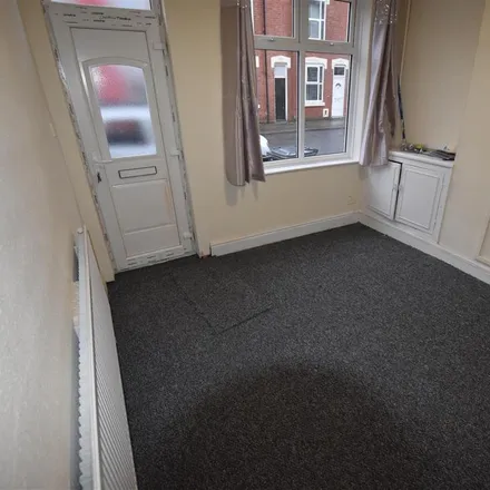 Rent this 2 bed townhouse on Kensington Street in Leicester, LE4 5GP