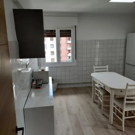 Rent this 2 bed apartment on Unai Pérez Saiz in Oizmendi Kalea, 9