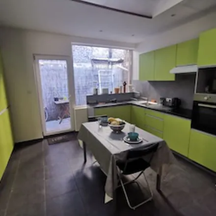 Rent this 6 bed apartment on 68 Rue de l'Industrie in 59100 Roubaix, France