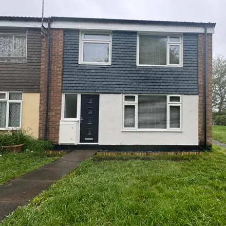 Rent this 3 bed house on Parkdale Drive in Turves Green, B31 4RL