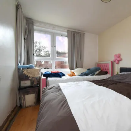 Image 4 - Mount Street Tunnel, Clevely Close, London, SE7 8FQ, United Kingdom - Apartment for sale
