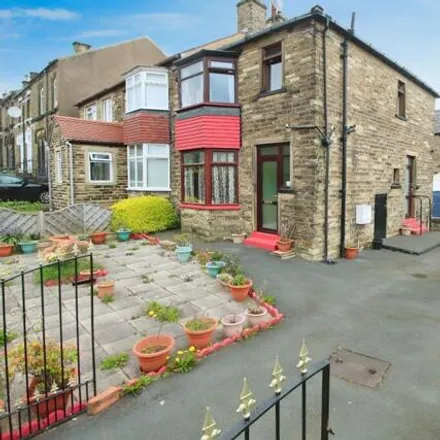 Buy this 3 bed duplex on Cobcroft Road in Huddersfield, HD2 2RY