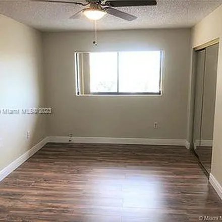 Image 1 - Northwest 82nd Avenue, Hialeah Gardens, FL 33016, USA - Apartment for rent