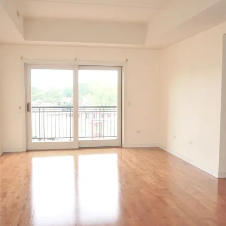 Rent this 2 bed apartment on 5588 North Lincoln Avenue in Chicago, IL 60659