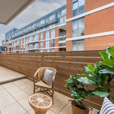 Rent this 2 bed apartment on The Oaks Shopping Centre in Grove Place, London