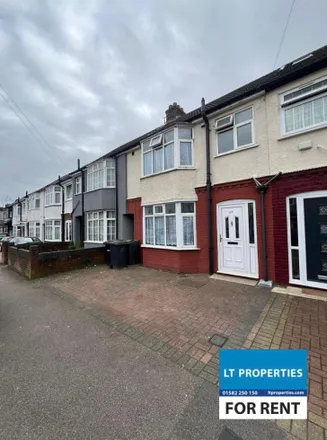 Rent this 3 bed townhouse on Connaught Road in Luton, LU4 8ER