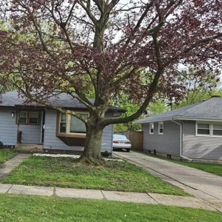 Buy this 3 bed house on 971 East Hawley Street in Mundelein, IL 60060