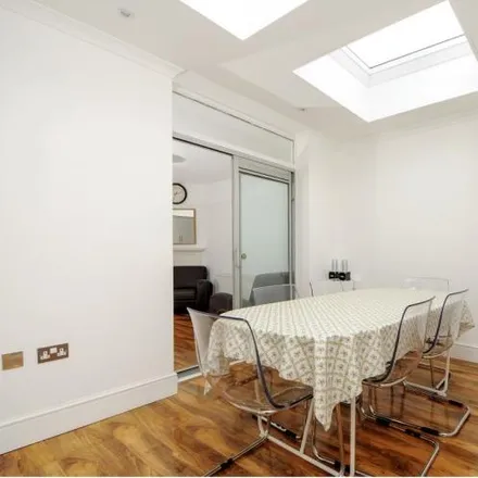 Image 5 - 4 Cranes Park Crescent, London, KT5 8AW, United Kingdom - Duplex for rent