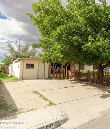 Buy this 3 bed house on 1917 Calle de Suenos in Las Cruces, NM 88001
