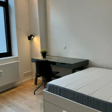 Rent this 1 bed apartment on Frietshop 't Parkske in Parkstraat 174, 3000 Leuven