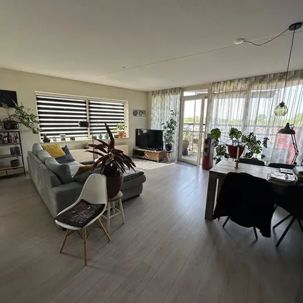 Rent this 3 bed apartment on Backershagen 4 in 3078 SB Rotterdam, Netherlands