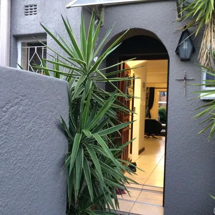 Image 7 - Smit Street, Fairland, Johannesburg, 2001, South Africa - Townhouse for rent