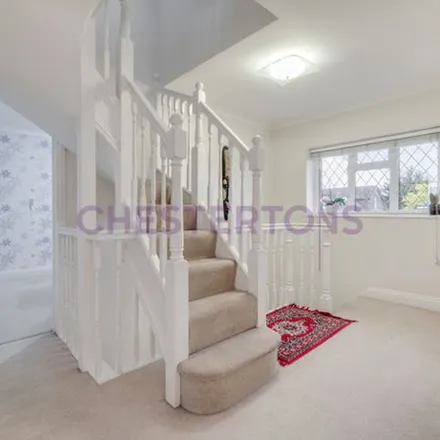 Image 6 - Dickens Rise, Chigwell, IG7 6PA, United Kingdom - Duplex for rent