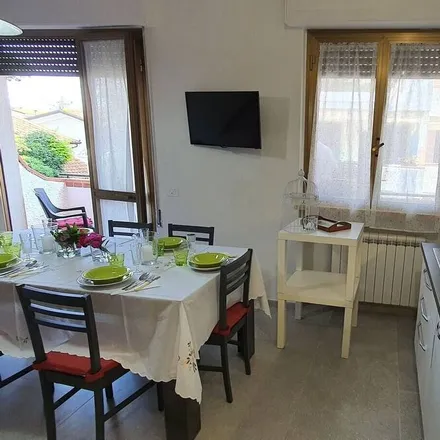 Rent this 2 bed townhouse on Stazione di Viareggio in Piazzale Dante Alighieri, 55049 Viareggio LU