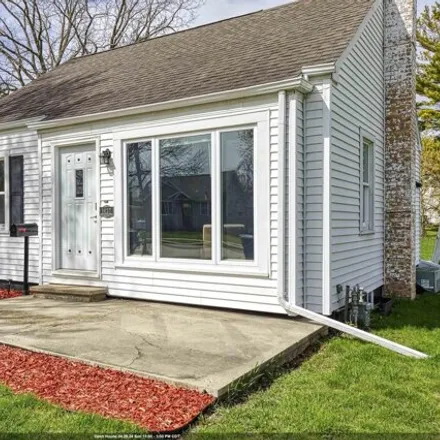 Buy this 2 bed house on 1645 Arizona Street in Oshkosh, WI 54902