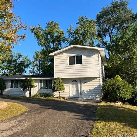 Buy this 4 bed house on 1743 Payson Road in Walled Lake, Oakland County