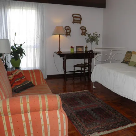 Rent this 3 bed room on Rua Francisco Marcelo Curto in 1495-120 Algés, Portugal
