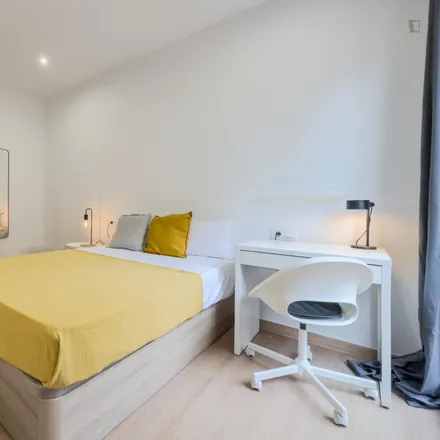 Rent this 3 bed room on Carrer Nou de la Rambla in 106, 08001 Barcelona