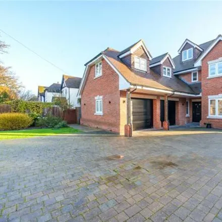 Buy this 5 bed house on Finchampstead Road in Wokingham, RG40 2NT