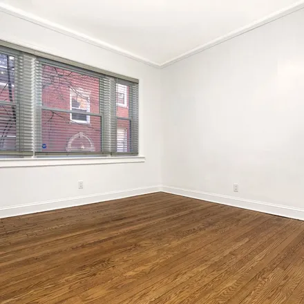Rent this 2 bed apartment on 732 West Bittersweet Place in Chicago, IL 60613