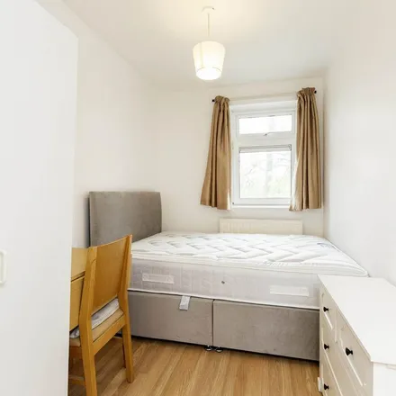 Rent this 4 bed apartment on Camden Road Baptist Church in Hilldrop Road, London