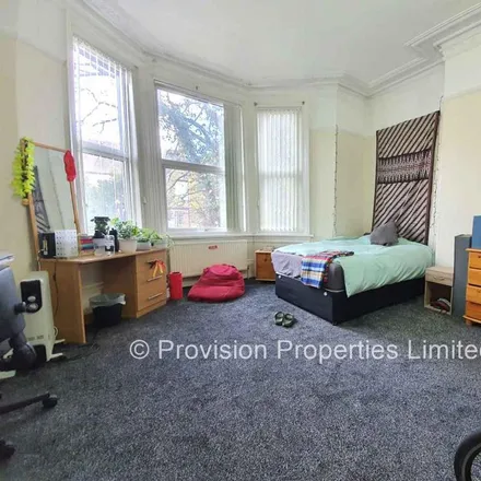 Image 2 - Spring Road, Leeds, LS6 3BF, United Kingdom - Townhouse for rent