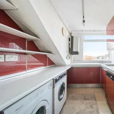 Image 2 - 81 Brondesbury Road, London, NW6 6BX, United Kingdom - Apartment for sale