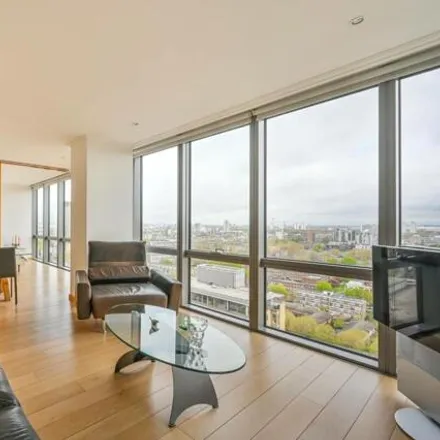 Buy this 2 bed apartment on Platform 4 in North Quay, Canary Wharf