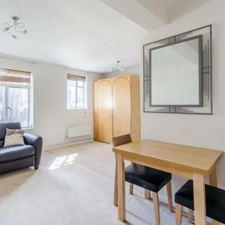 Image 1 - Poynders Court, Poynders Road, London, SW4 8NJ, United Kingdom - Apartment for rent