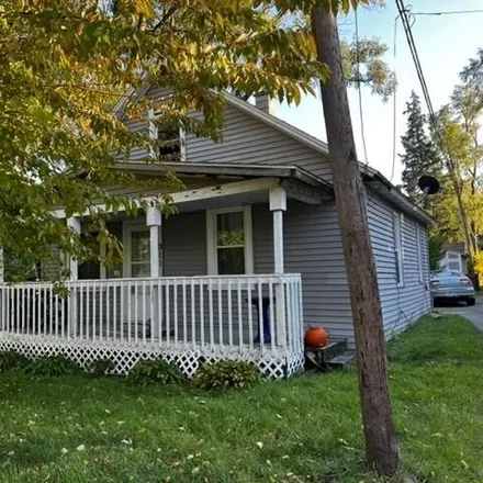 Buy this 2 bed house on 911 Wilson Avenue in Muskegon, MI 49441