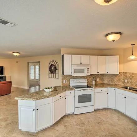 Rent this 4 bed apartment on Kemah