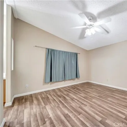 Image 8 - Meadow View, Rancho Vista, Palmdale, CA, USA - Apartment for sale