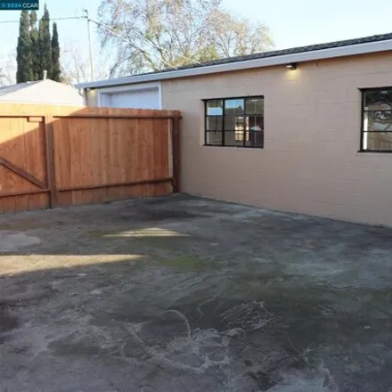 Buy this studio house on 98 Banchio Street in Bay Point, CA 94565