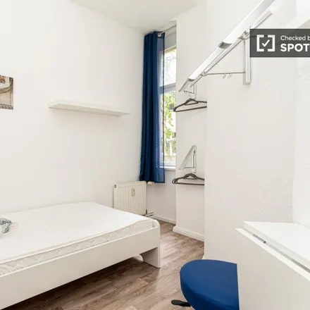 Rent this 4 bed room on Tortillería Mexa in Boxhagener Straße 50, 10245 Berlin