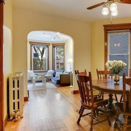 Image 5 - 3256 North Lakewood Avenue, Chicago, IL 60613, USA - House for sale