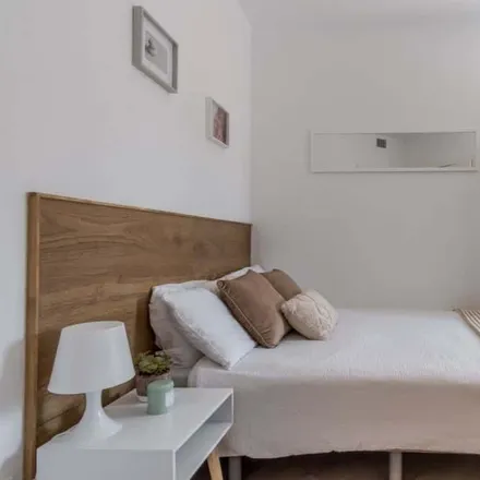 Rent this 4 bed room on Madrid in Calle Baleares, 27