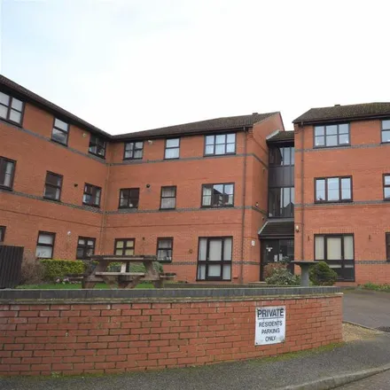 Rent this 2 bed apartment on Northampton House (opp) in Station Road, Kettering