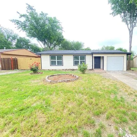 Rent this 3 bed house on 1425 Cameron Street in Fort Worth, TX 76115