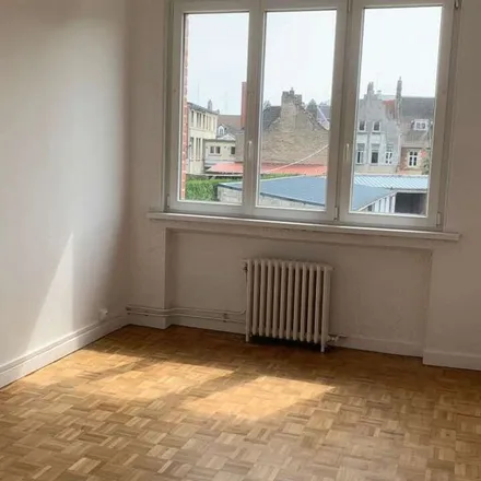 Image 4 - 46 Place Aristide Briand, 59400 Cambrai, France - Apartment for rent
