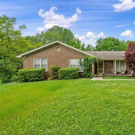 Buy this 4 bed house on 2819 Old Scottsville Road in Bowling Green, KY 42122