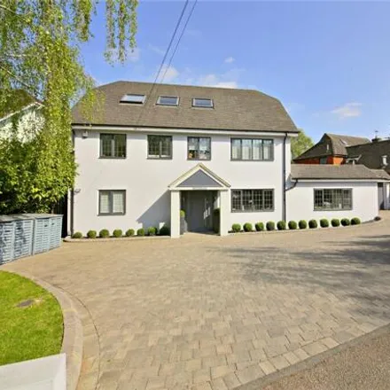 Buy this 5 bed house on Oaks Close in Battlers Green, Aldenham