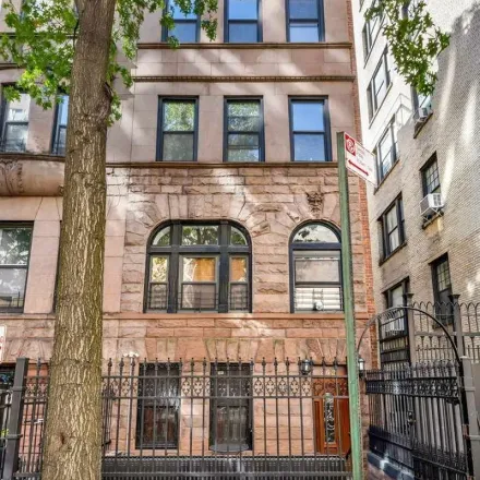 Rent this 4 bed townhouse on 262 West 88th Street in New York, NY 10024