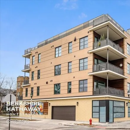 Buy this 3 bed condo on Doggie Day Play in Chicago Avenue, Oak Park