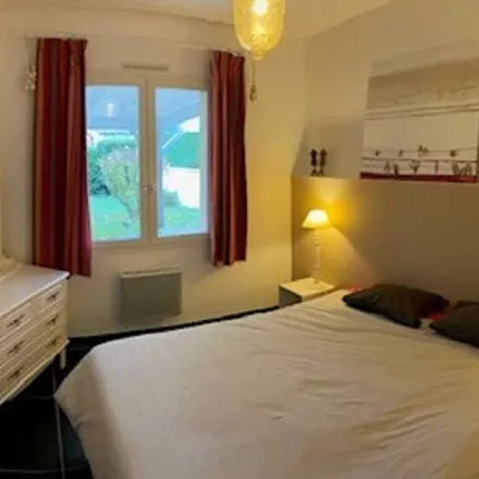 Rent this 4 bed house on 17420 Saint-Palais-sur-Mer