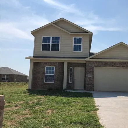Buy this 3 bed house on 1811 West Commerce Road in Clinton, OK 73601