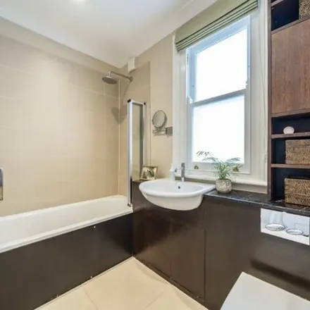 Image 9 - Taybridge Road, London, SW11 5PS, United Kingdom - Apartment for rent