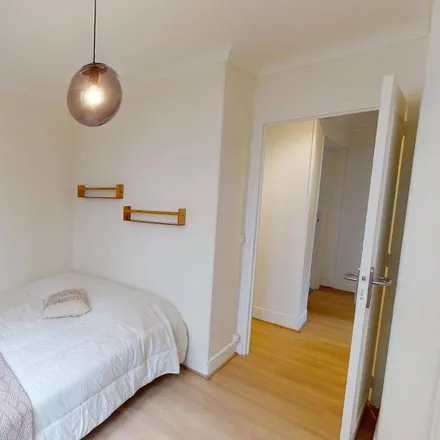 Rent this 5 bed room on 148 Rue de Saussure