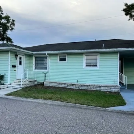 Rent this studio apartment on 401 4th Street in Pinellas County, FL 33716